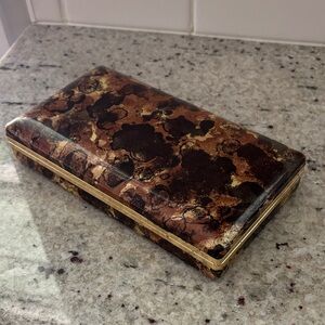 Vintage midcentury Mele clamshell jewelry case